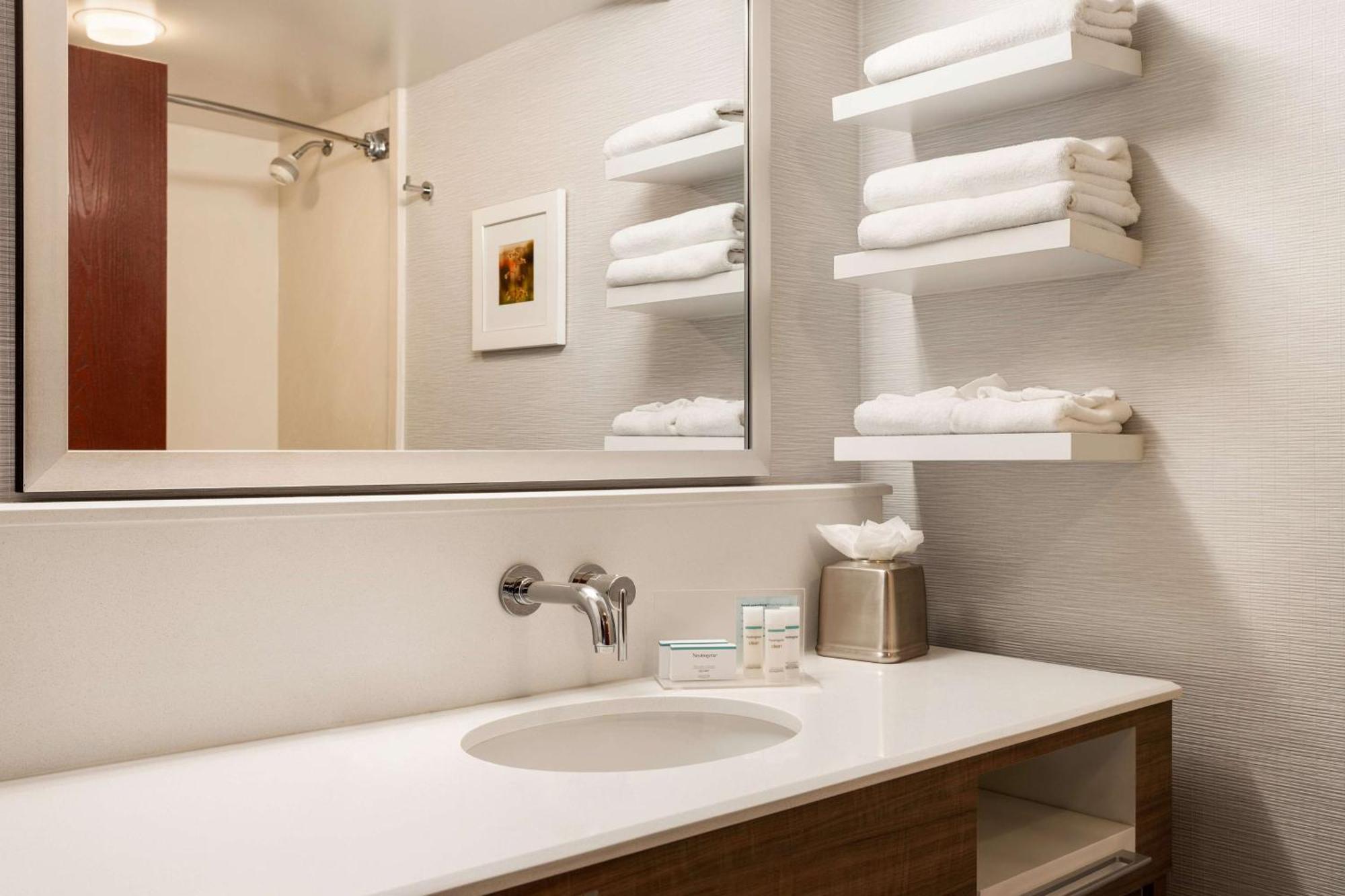 Hampton Inn & Suites Denver-Cherry Creek Экстерьер фото