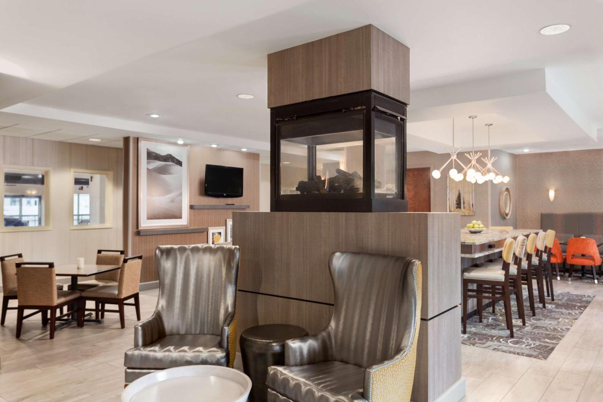 Hampton Inn & Suites Denver-Cherry Creek Экстерьер фото